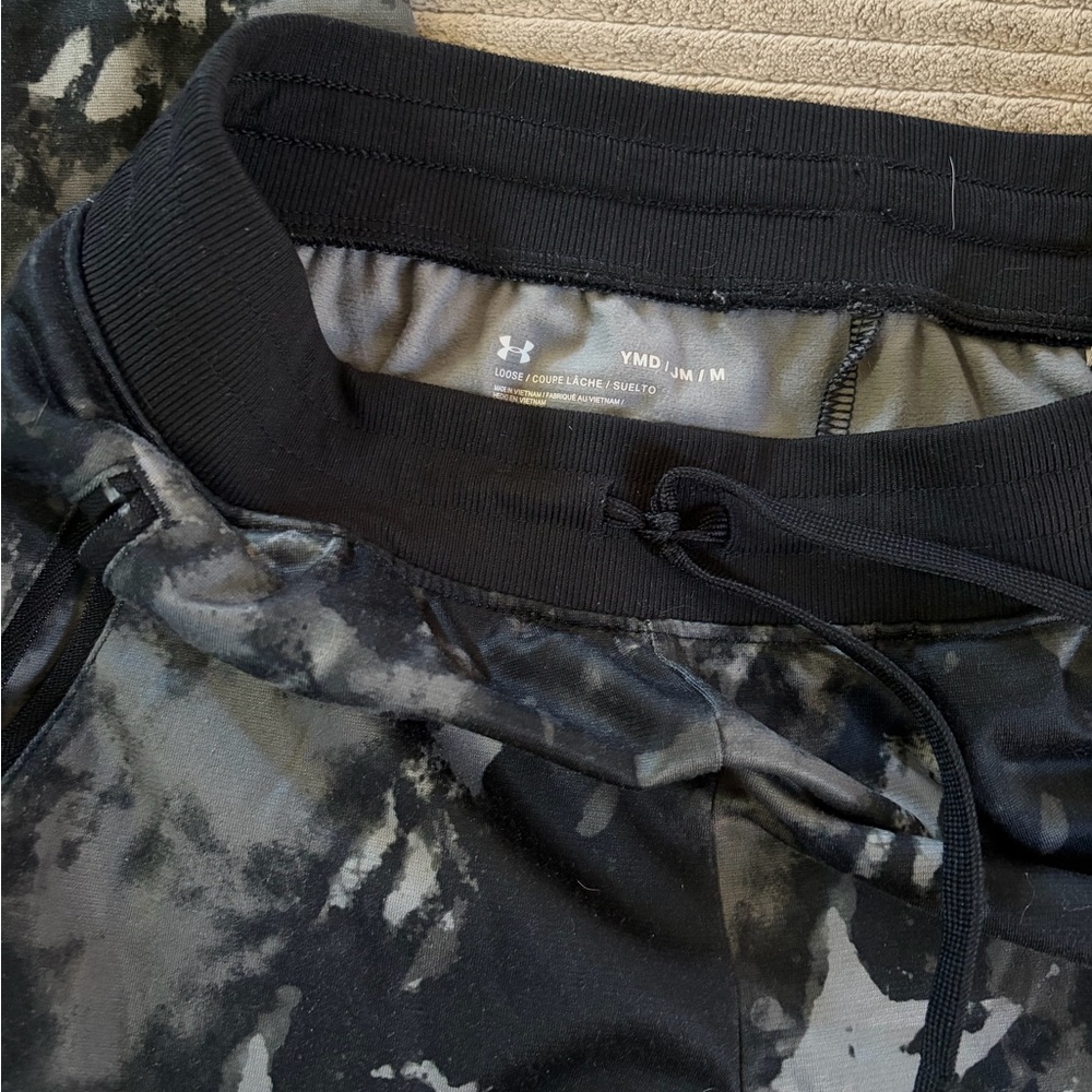 Under Armour Black and Gray Patterned Pants